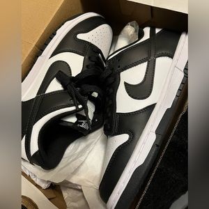 Nike low black and white panda dunks